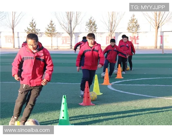 足球小胖哥的成长之路从小场地到大舞台的励志故事